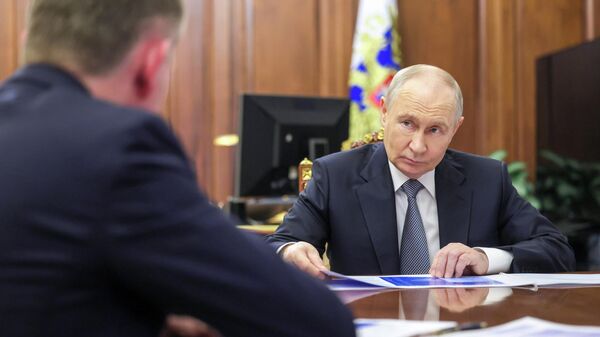Путин и министар економског развоја Максим Решетњиков - Sputnik Србија