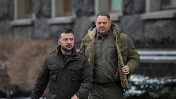Arhivska fotografija od 22. januara 2024: Predsednik Ukrajine Vladimir Zelenski i šef kabineta ukrajinskog predsednika Andrej Jermak - Sputnik Srbija