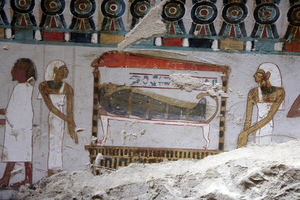 Grobnica TT416 (Amenhotep Rabuija) pripadala je visokom službeniku koji je nosio titulu čuvara vrata Amonovog hrama. Ta funkcija je bila važna jer je hram Amona u Karnaku bio jedan od najsvetijih i politički najuticajnijih mesta u Egiptu. - Sputnik Srbija