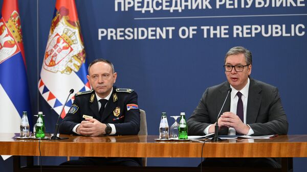 Александар Вучић и директор полиције Драган Васиљевић - Sputnik Србија