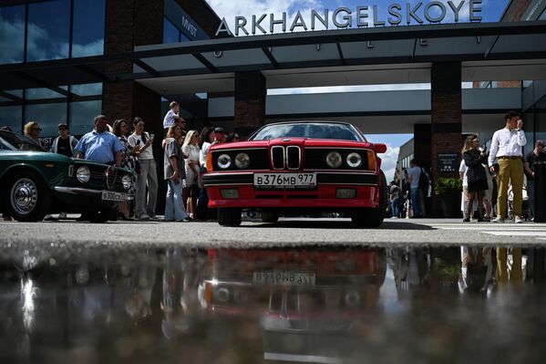 Аутомобил BMW E30 на годишњем релију ретро-аутомобила аутлет „Архангелско” у Московској области. - Sputnik Србија