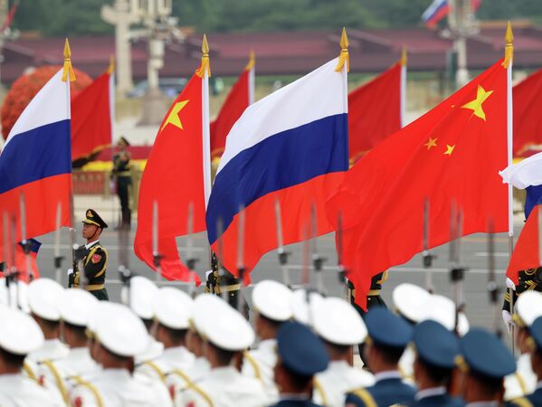 Главни део радне посете председника Русије Владимира Путина Кини почео је свечаном церемонијом дочека руске делегације на централном пекиншком тргу Тјенанмен. - Sputnik Србија