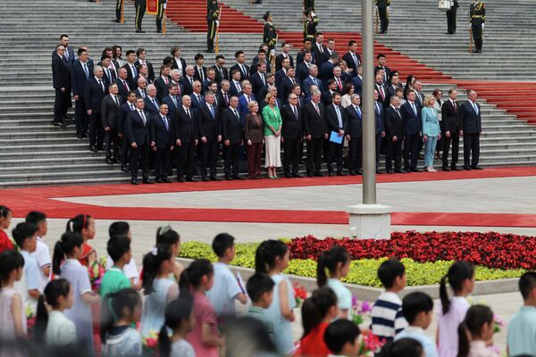 Како је најавио помоћник руског председника Јуриј Ушаков, током посете биће потписано око 40 билатералних докумената. - Sputnik Србија