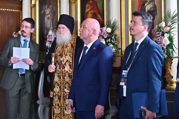 Празничном богослужењу је присуствовао министар у Влади Републике Србије задужен за међународну економску сарадњу и област друштвеног положаја цркве у земљи и иностранству Ненад Поповић - Sputnik Србија