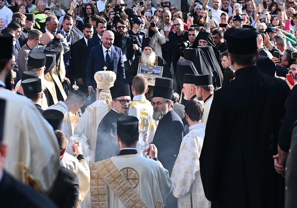 Појас Пресвете Богородице је из светогорског манастира Ватопед, донео игуман ватопедски Јефрем - Sputnik Србија