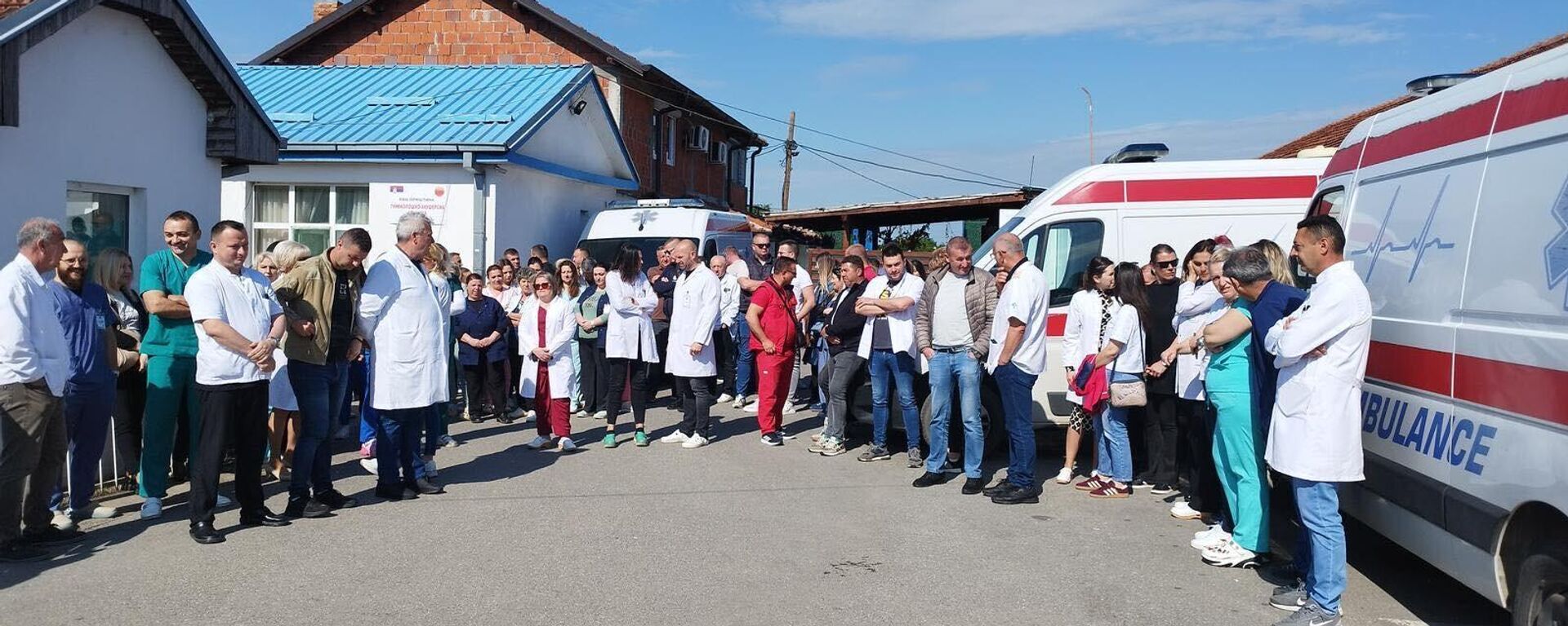 Протестни скупови на КиМ због хапшења директора здравствених и образовних установа. - Sputnik Србија, 1920, 26.05.2026