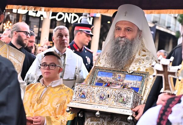 На челу литије налазио се Појас Пресвете Богородице,  који је у српску прстоницу стигао са Свете Горе - Sputnik Србија