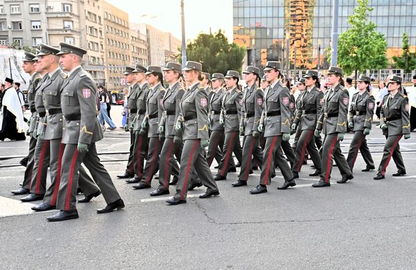 Традиционално, припадници Војске Србије сваке године узимају учешћа у литијској поворци - Sputnik Србија