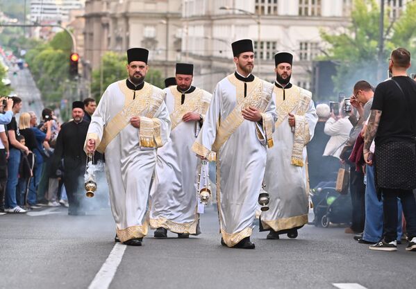 Спасовданска литија је од Вазнесењске цркве кренула је нешто после 19.00 часова  - Sputnik Србија