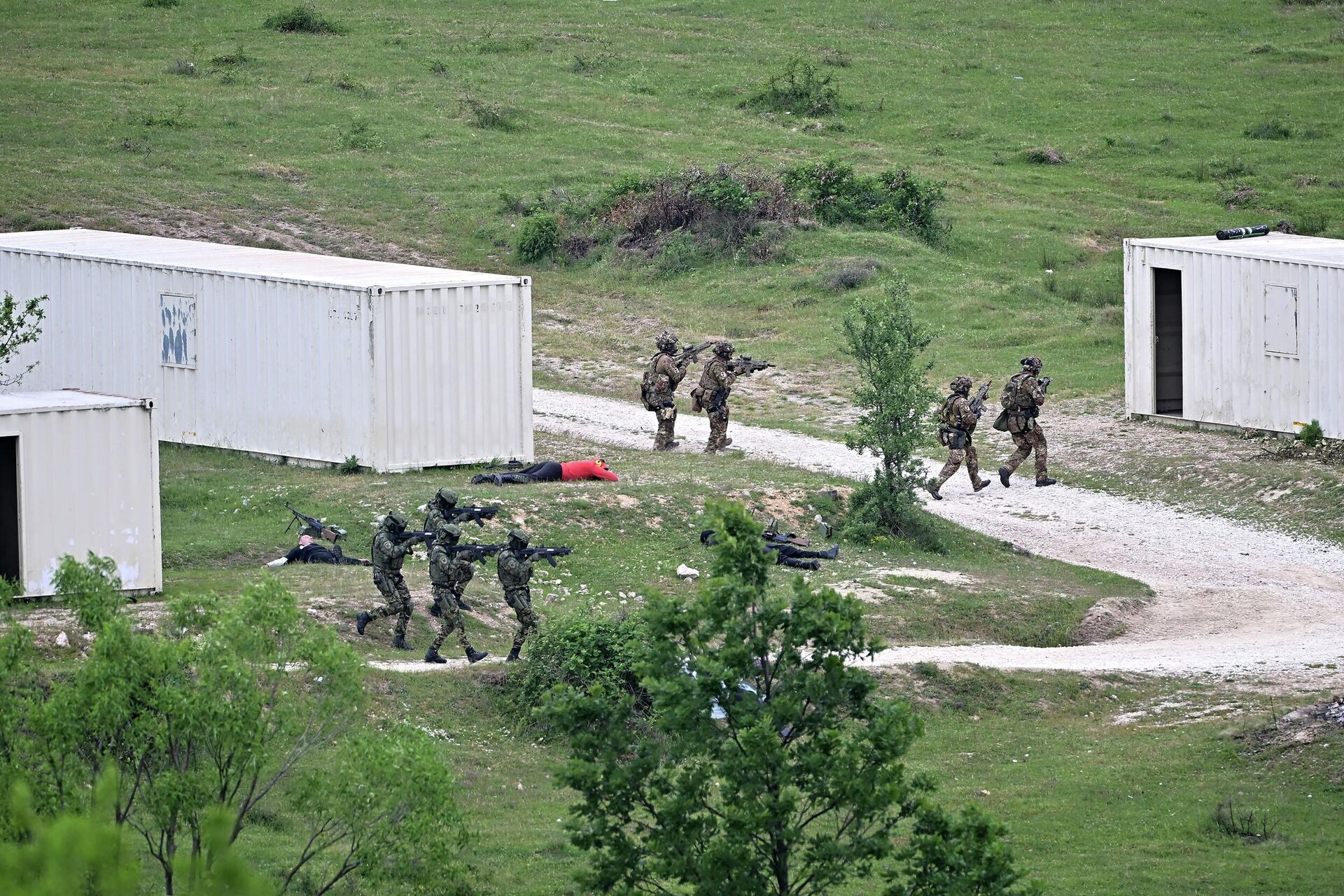 Код Бујановца тактичка показна вежба у оквиру прве заједничке војне вежбе Србија-НАТО Код Бујановца тактичка показна вежба у оквиру прве заједничке војне вежбе Србија-НАТО - Sputnik Србија, 1920, 22.05.2026