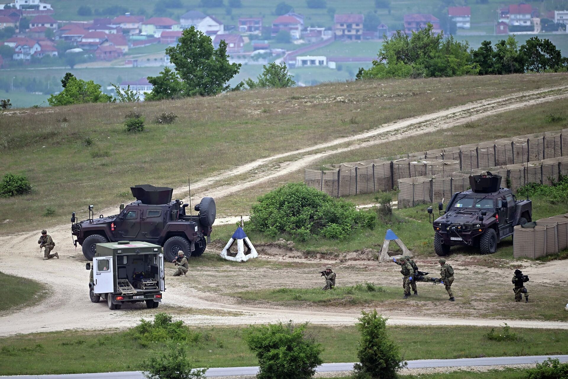 Код Бујановца тактичка показна вежба у оквиру прве заједничке војне вежбе Србија-НАТО Код Бујановца тактичка показна вежба у оквиру прве заједничке војне вежбе Србија-НАТО - Sputnik Србија, 1920, 22.05.2026