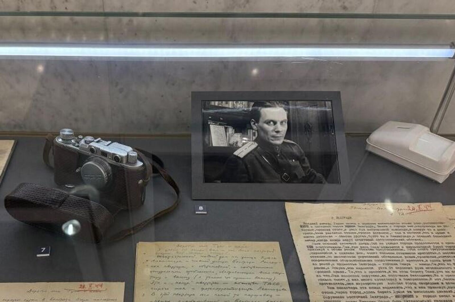 Павел Лукницки, специјални ратни дописник агенције ТАСС који је са трупама Црвене армије ушао у град и директно сведочио ослобођењу Београда 20. октобра 1944. године Павел Лукницки, специјални ратни дописник агенције ТАСС који је са трупама Црвене армије ушао у град и директно сведочио ослобођењу Београда 20. октобра 1944. године - Sputnik Србија, 1920, 23.05.2026
