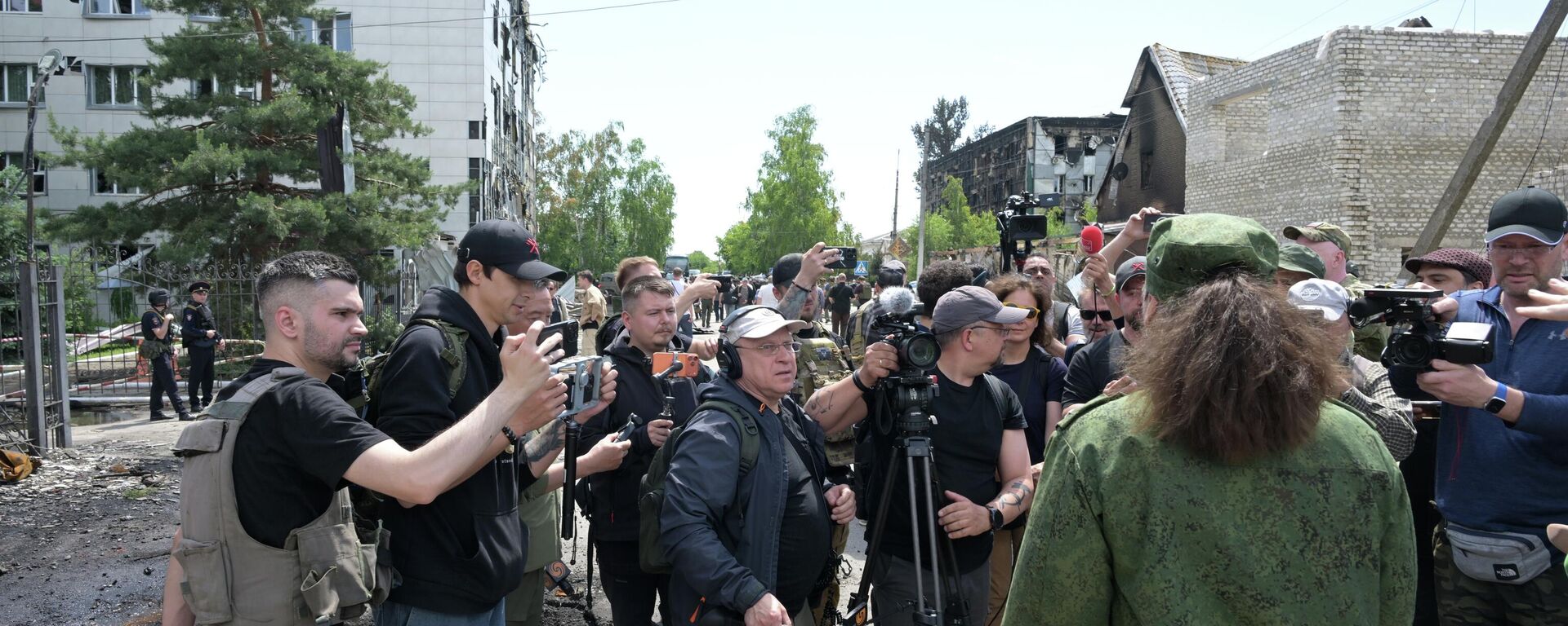 Страни новинари у посети Старобељску у ЛНР - Sputnik Србија, 1920, 24.05.2026