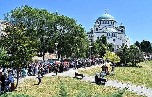 Велелепни Храм Светог Саве је постао место ходочашћа за непрегледне колоне верника - Sputnik Србија