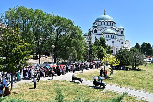 Велелепни Храм Светог Саве је постао место ходочашћа за непрегледне колоне верника - Sputnik Србија
