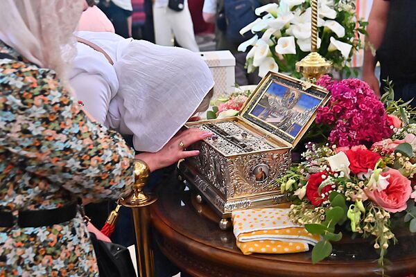 Две су верзије доласка Часног појаса на Свету Гору, једна каже, прешао је у српске руке када је Свети кнез Лазар око 1.330. године поразио бугарску војску, а 10 година касније га је поклонио Ватопеду - Sputnik Србија