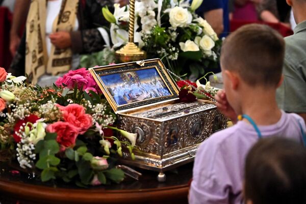Појас Пресвете Богородице верници сматрају чудесним и зову га парче неба, бројна сведочанстава говоре о његовим исцељењима - Sputnik Србија