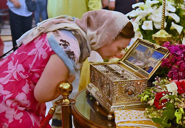 Обзиром да се Појас налази на Светој Гори, и да самим тим жене и девојке нису у могућности да посете Ватопед, ово је јединствена прилика да се поклоне светињи - Sputnik Србија