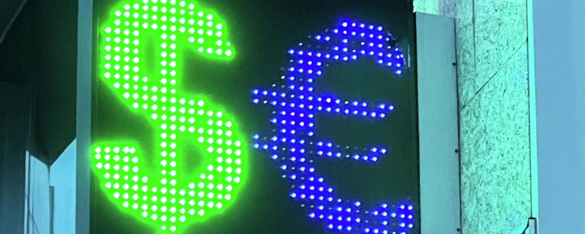 Dolar i evro - Sputnik Srbija, 1920, 15.09.2026