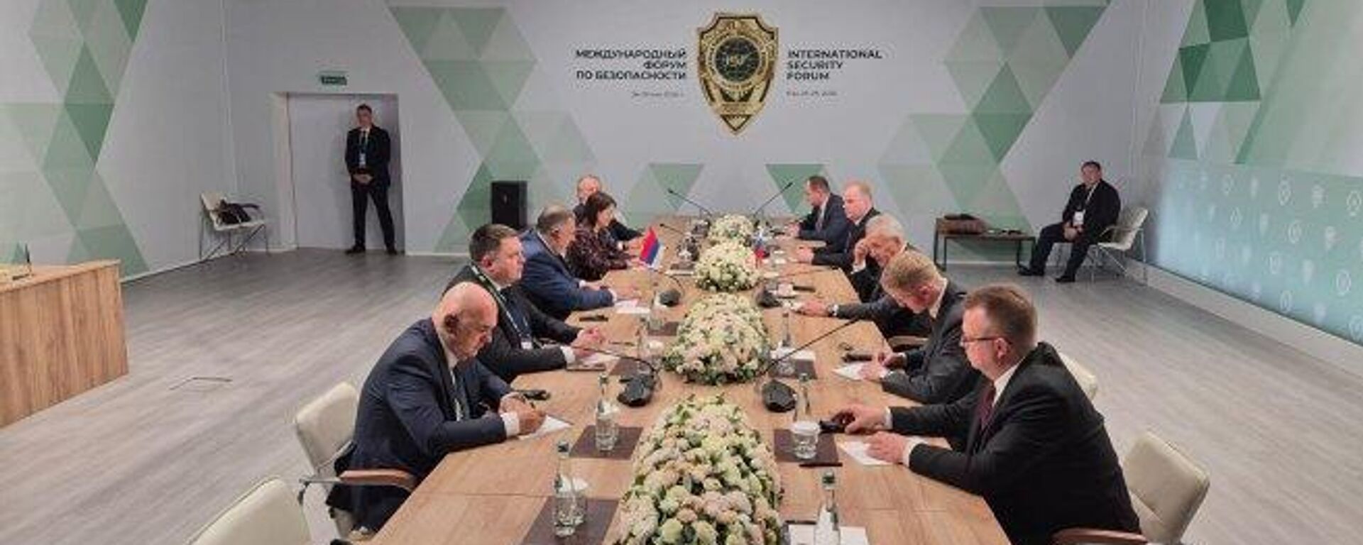 Delegacija Republike Srpske, koju čine predsednik SNSD-a Milorad Dodik i ministar unutrašnjih poslova Republike Srpske Željka Budimir, sastala se danas u Moskvi sa sekretarom Saveta bezbednosti Ruske Federacije Sergejem Šojguom - Sputnik Srbija, 1920, 28.05.2026
