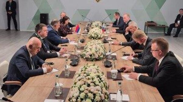 Delegacija Republike Srpske, koju čine predsednik SNSD-a Milorad Dodik i ministar unutrašnjih poslova Republike Srpske Željka Budimir, sastala se danas u Moskvi sa sekretarom Saveta bezbednosti Ruske Federacije Sergejem Šojguom - Sputnik Srbija
