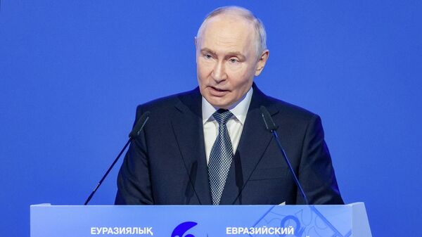 Putin na Evroazijskom ekonomskom forumu - Sputnik Srbija