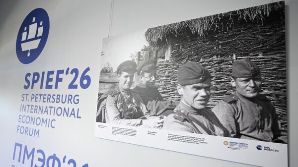 Izložba fotografija „85 godina Sovinformbiroa: Ratni dopisnici pobede“, posvećena ratnim dopisnicima Velikog otadžbinskog rata, otvorena je u okviru Sanktpeterburškog međunarodnog ekonomskog foruma. - Sputnik Srbija