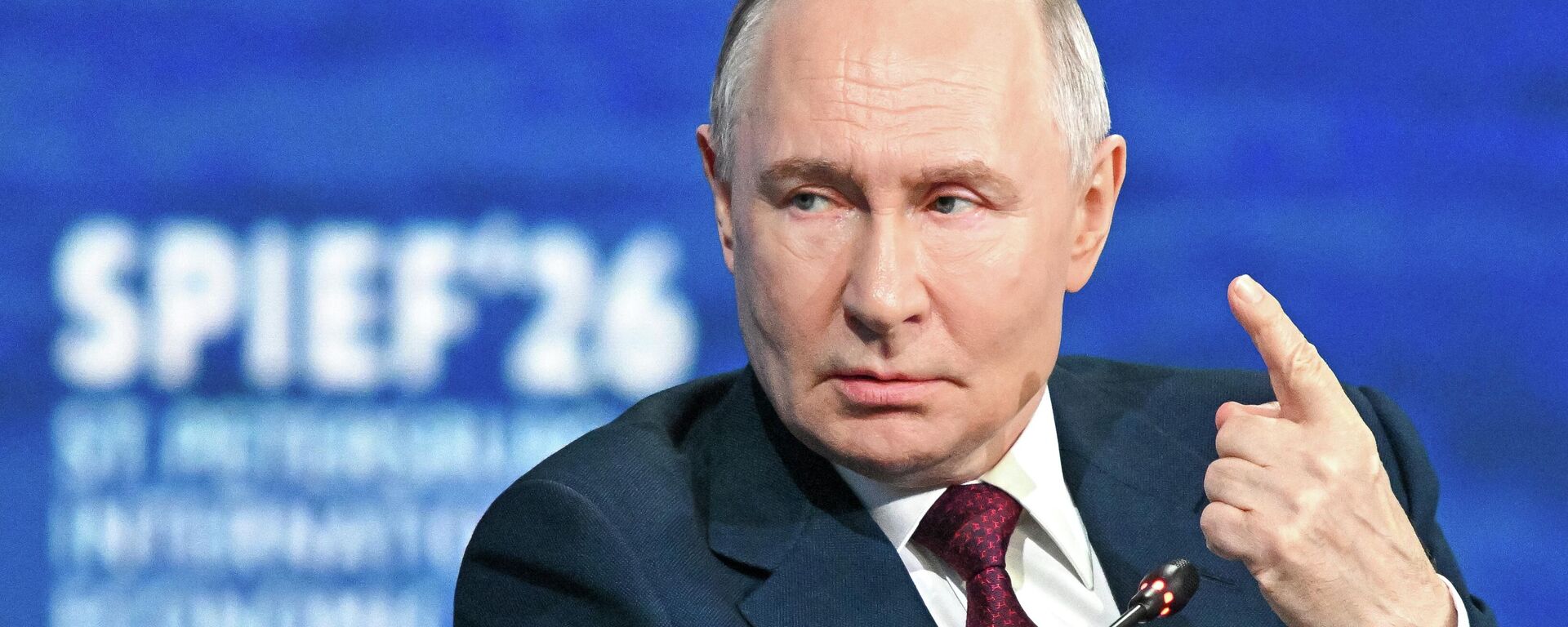 Руски председник Владимир Путин на Међународном еконмском форуму у Санкт Петербургу 2026. - Sputnik Србија, 1920, 05.06.2026
