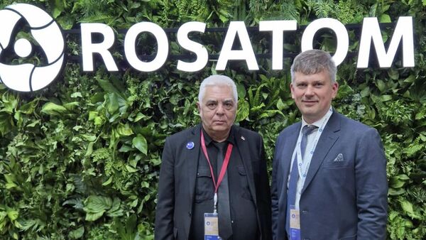 Министар Борис Братина у Санкт Петербургу са директором за ИТ и дигитализацију компаније Росатом Евгенијем Абакумовим. - Sputnik Србија