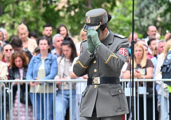 Намештање шапке да све  буде под конац - Sputnik Србија