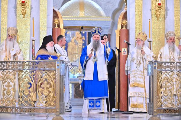 Обраћајући се народу, Патријарх је рекао, да упркос томе што се Часни Појас враћа у свештену Светогорску обитељ манастира Ватопеда, благослов који нам је  Појас донео, не одлази од нас.  - Sputnik Србија