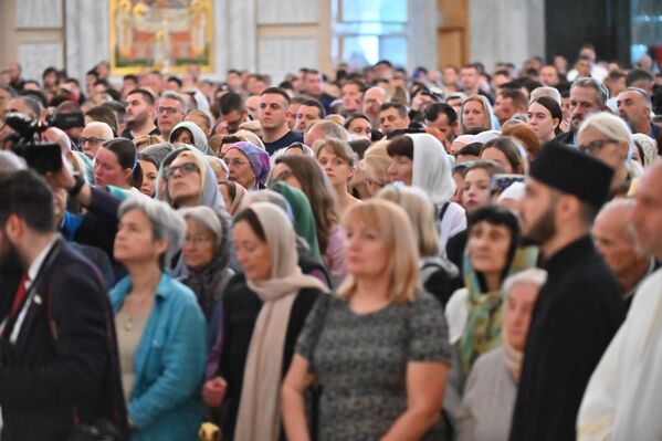 Бројни верни народ је узео молитвено учешће у овој историјској духовној свечаности - Sputnik Србија