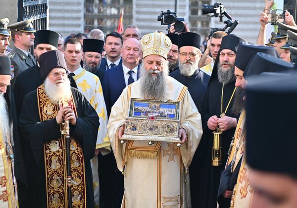 Једну од највећих светиња хришћанског света – Часни појас Пресвете Богородице, у српску престоницу је поводом обележавања Спасовдана, донео игуман манастира Ватопеда архимандрит Јефрем  - Sputnik Србија