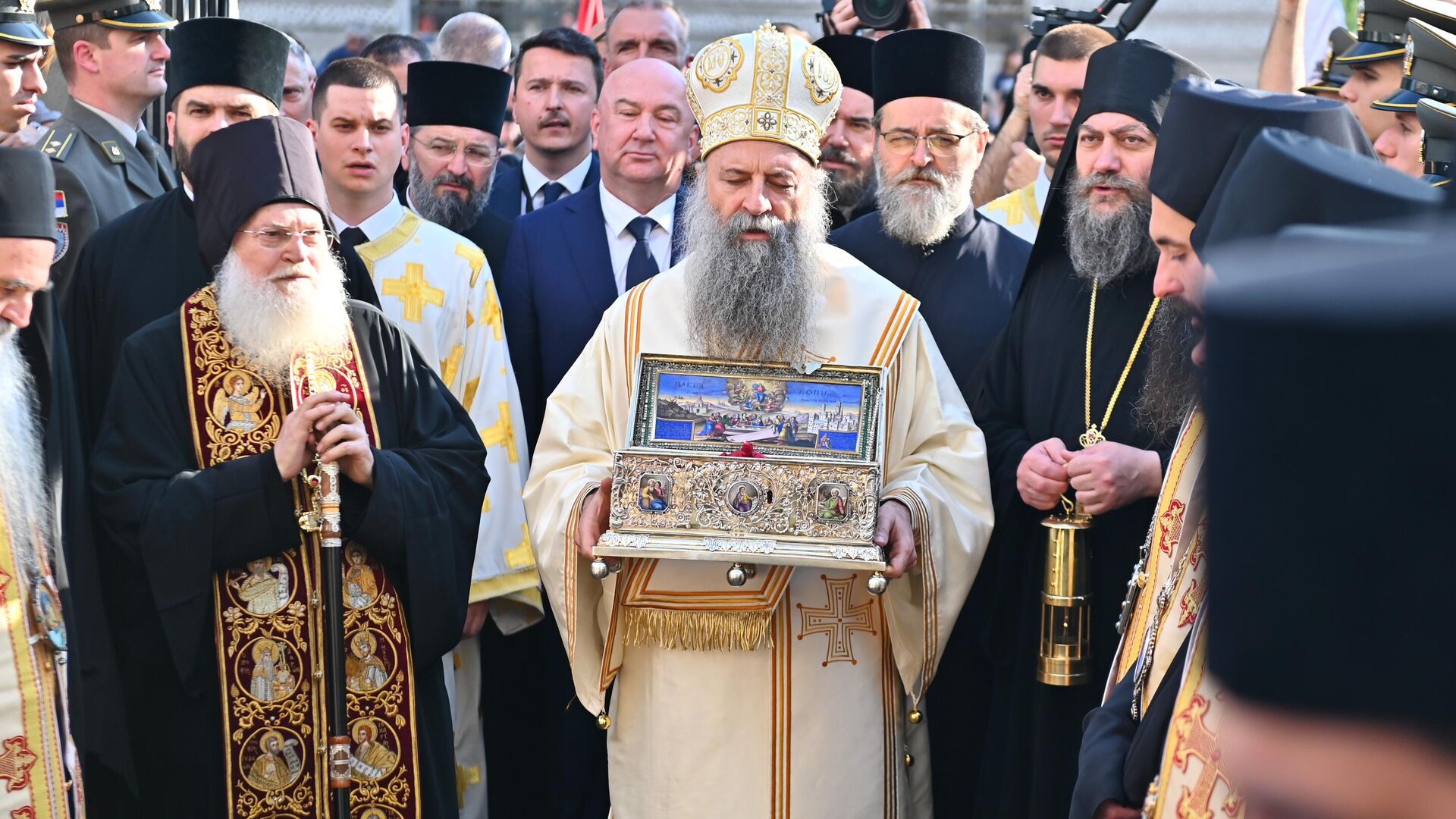 Jednu od najvećih svetinja hrišćanskog sveta – Časni pojas Presvete Bogorodice, u srpsku prestonicu je povodom obeležavanja Spasovdana, doneo iguman manastira Vatopeda arhimandrit Jefrem  - Sputnik Srbija, 1920, 08.06.2026