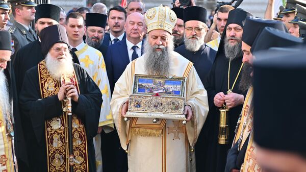 Jednu od najvećih svetinja hrišćanskog sveta – Časni pojas Presvete Bogorodice, u srpsku prestonicu je povodom obeležavanja Spasovdana, doneo iguman manastira Vatopeda arhimandrit Jefrem  - Sputnik Srbija