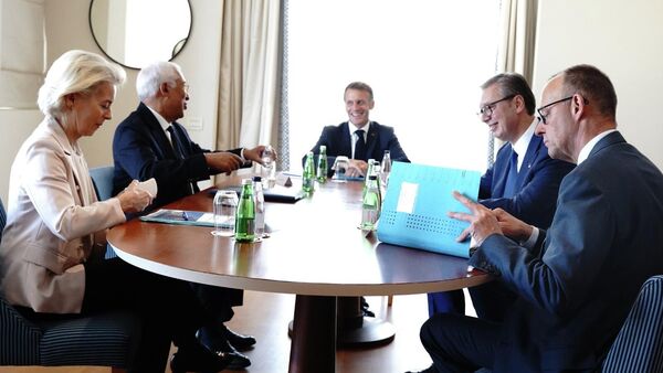 Ursula fon der Lajen, Antonio Košta, Emanuel Makron, Aleksandar Vučić i Fridrih Merc u Tivtu - Sputnik Srbija