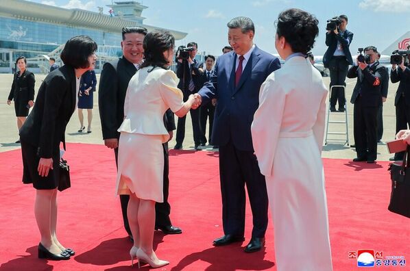 Током посете Северној Кореји председник Кине је поручио да ће се традиционално пријатељство две земље наставити и додатно ојачати. - Sputnik Србија