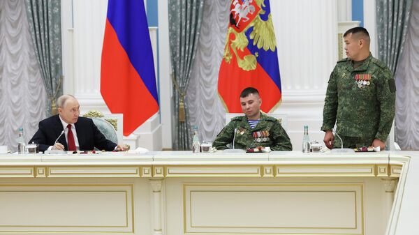 Sastanak ruskog predsednika Vladimira Putina sa učesnicima SVO - Sputnik Srbija