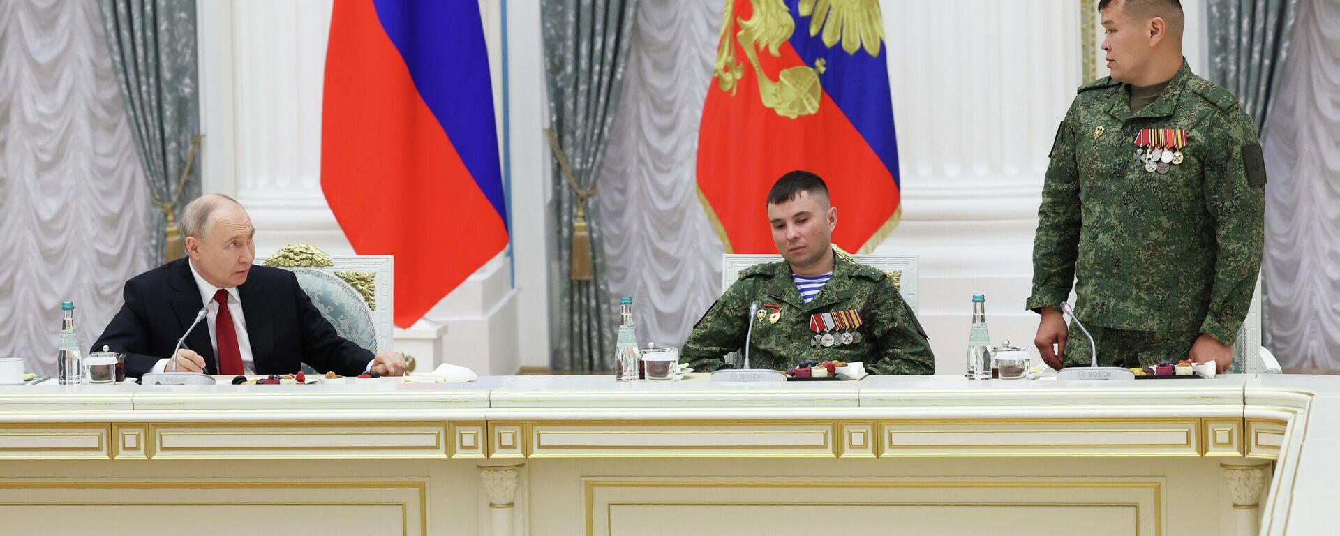 Sastanak ruskog predsednika Vladimira Putina sa učesnicima SVO - Sputnik Srbija, 1920, 12.06.2026