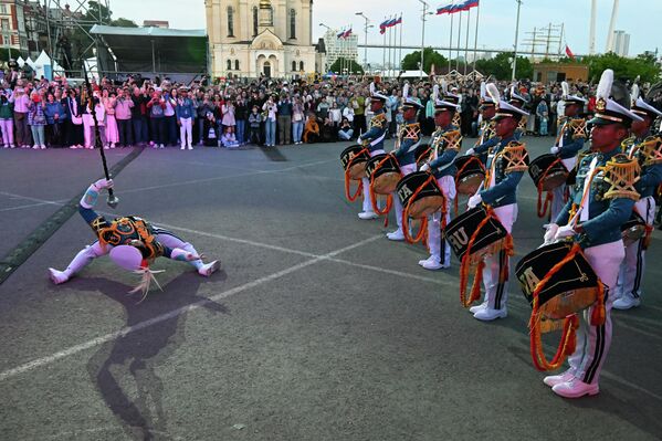 Наступ током прославе Дана Русије на Тргу бораца револуције у Владивостоку - Sputnik Србија