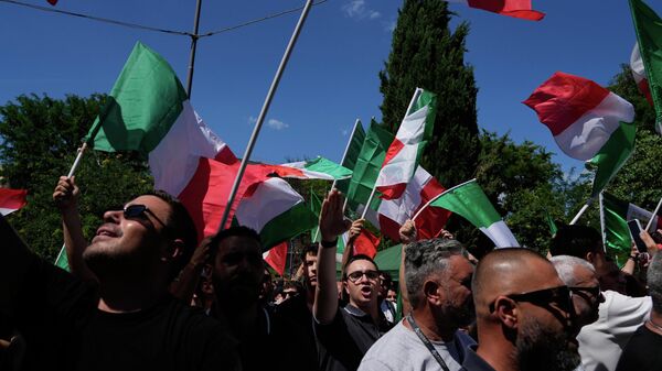 Протест у Риму - Sputnik Србија
