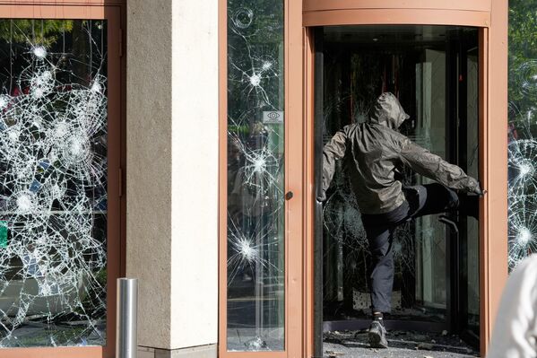 Према проценама, наулицама је било више од 20.000 људи  - Sputnik Србија