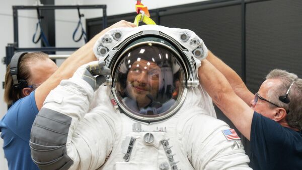 Testirovanie skafandra s nižnim sloem Prada v laboratorii Axiom Space v Hьюstone  - Sputnik Srbija