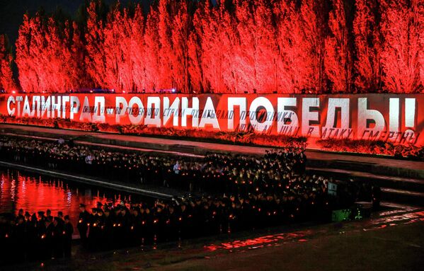Војно-патриотска акција „Сутра је био рат“ на Мамајевом кургану у Волгограду, посвећена 85. годишњици почетка Великог отаџбинског рата. - Sputnik Србија