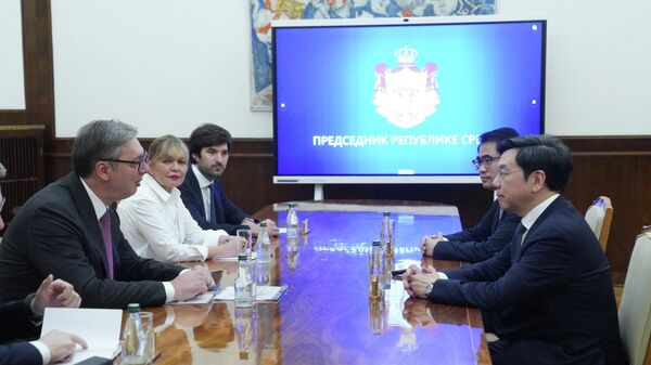 Predsednik Srbije Aleksandar Vučić sa jednim od vodećih kineskih stručnjaka za veštačku inteligenciju Kaj-Fu Lijem - Sputnik Srbija
