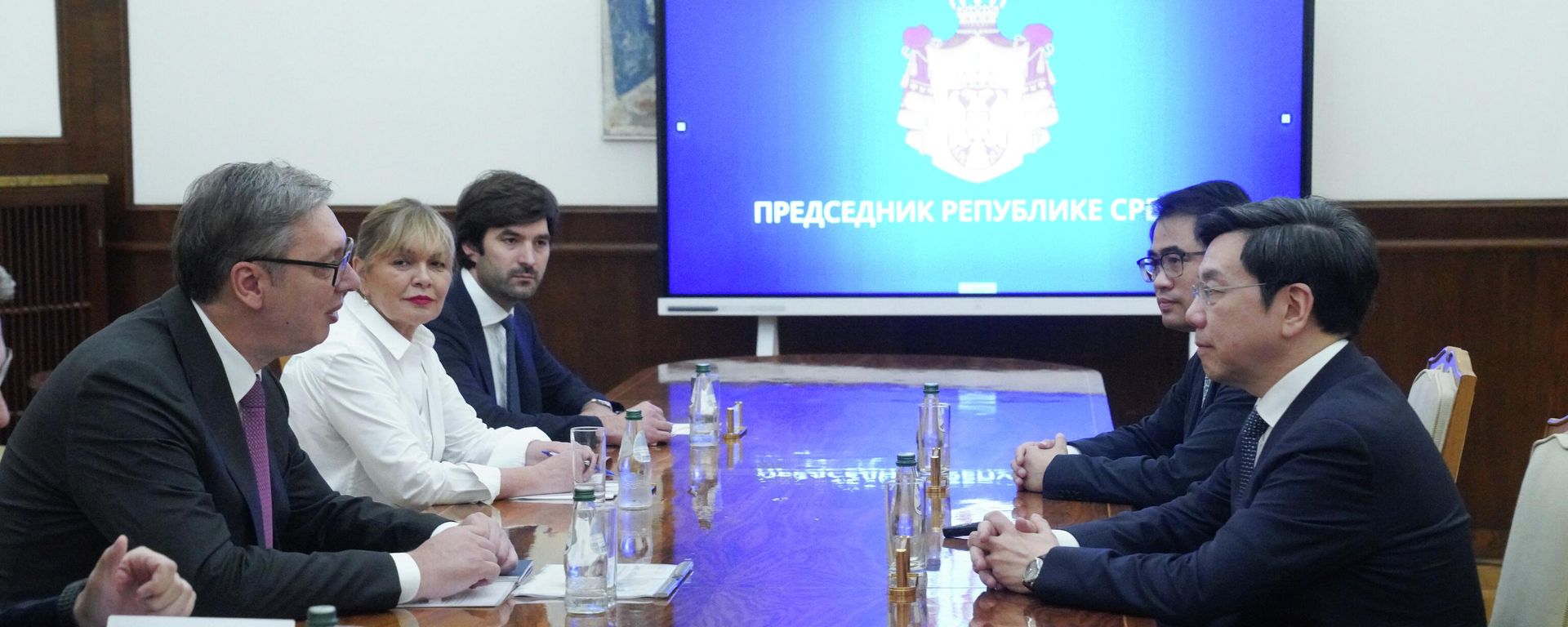 Predsednik Srbije Aleksandar Vučić sa jednim od vodećih kineskih stručnjaka za veštačku inteligenciju Kaj-Fu Lijem - Sputnik Srbija, 1920, 22.06.2026