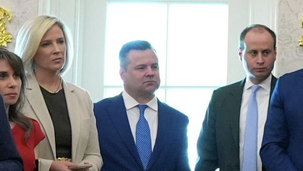 Национални центар за контраобавештајну делатност, Бил Пулт - Sputnik Србија