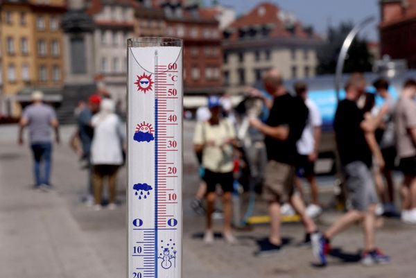 И Пољска је оборила свој температурни рекорд. У Слубицама, на граници са Немачком, измерено је 40,5 степени Целзијуса, што је највиша температура од почетка мерења и више од рекорда старог 105 година. - Sputnik Србија