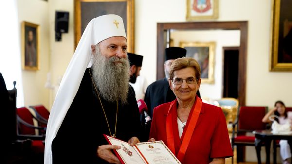 Патријарх Порфирије одликовао Даницу Маринковић - Sputnik Србија