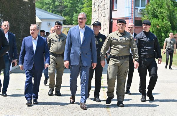 Показној вежби Жандармерије, присуствовао је председник Србије Александар Вучић, потпредседник Владе и министар унутрашњих послова Ивица Дачић, директор полиције генерал полиције Драган Васиљевић и командант Жандармерије Радослав Репац. - Sputnik Србија